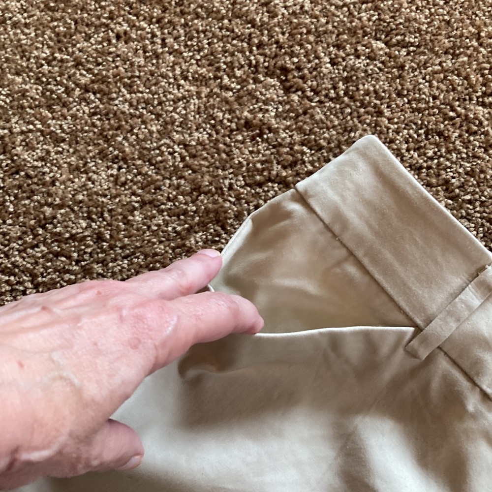 NY & CO LIGHT TAN BERMUDA SHORTS. SIZE 6. NWT. FRONT POCKETS. HAS STRETCH. - Picture 5 of 6